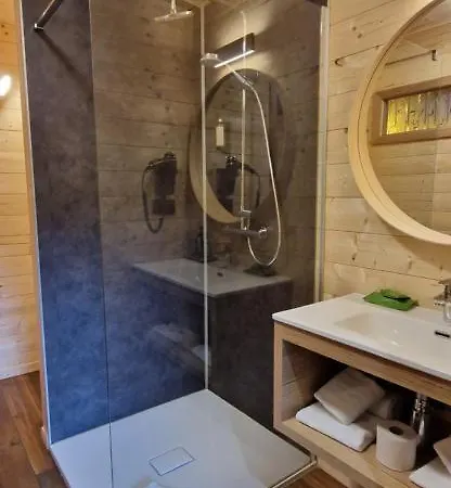 Utopia Village - Art & Nature Lodge