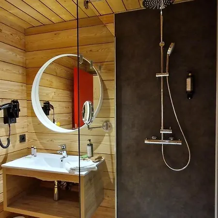 Utopia Village - Art & Nature Lodge