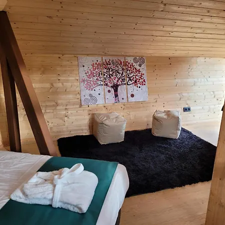 Utopia Village - Art & Nature