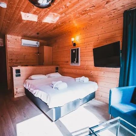 Utopia Village - Art & Nature