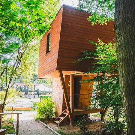 Utopia Village - Art & Nature