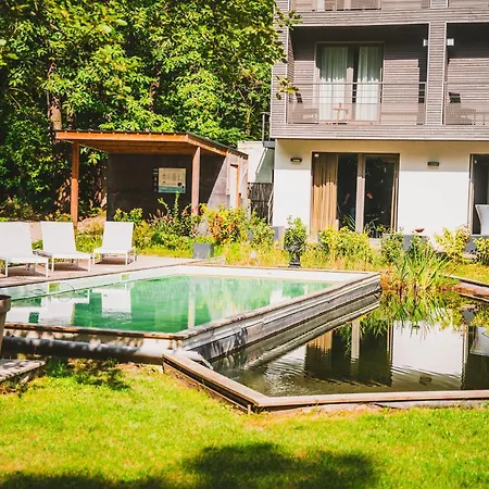 Utopia Village - Art & Nature Lodge