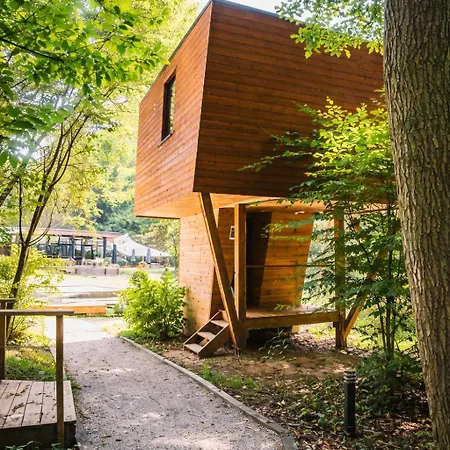 Utopia Village - Art & Nature Orman Evi Mons