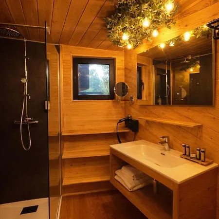 Utopia Village - Art & Nature Lodge