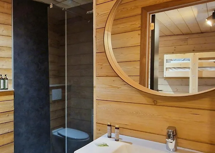 אכסניה Utopia Village - Art & Nature מונס