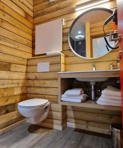 Utopia Village - Art & Nature אכסניה מונס