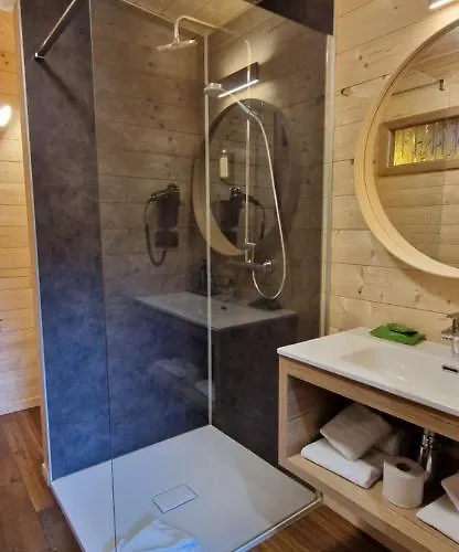 Utopia Village - Art & Nature אכסניה