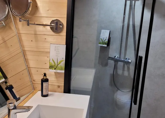 אכסניה Utopia Village - Art & Nature *