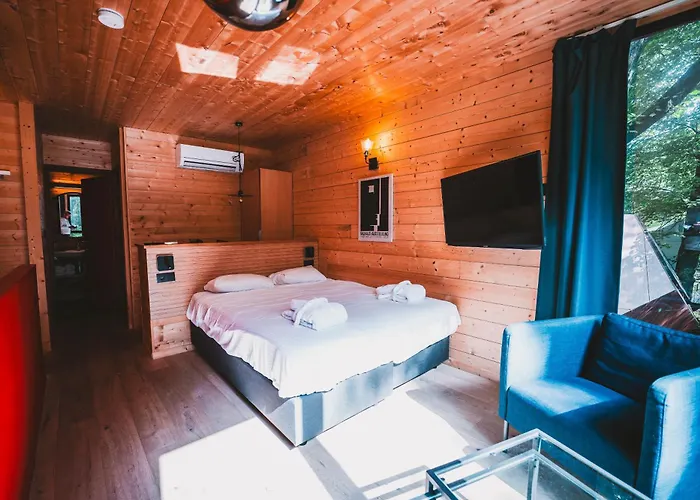 Utopia Village - Art & Nature