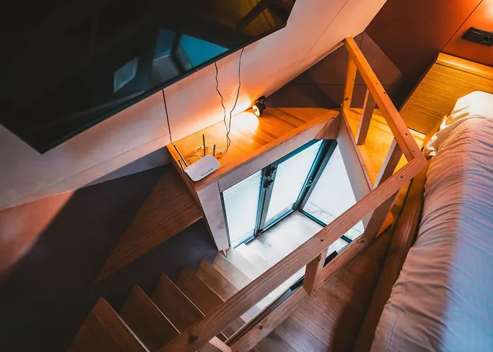 Utopia Village - Art & Nature * מונס