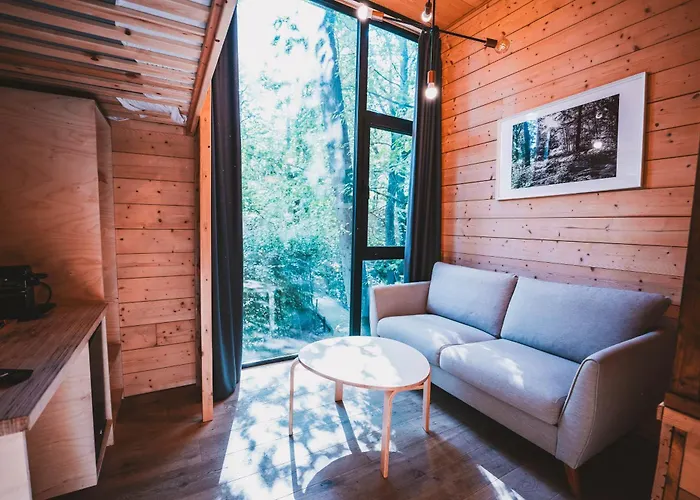 אכסניה Utopia Village - Art & Nature מונס