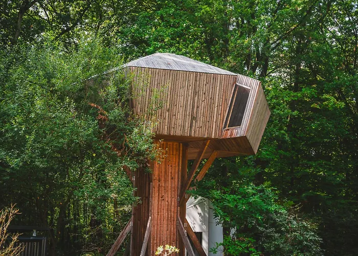 אכסניה Utopia Village - Art & Nature מונס