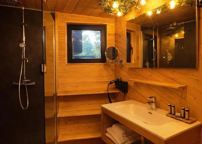 Utopia Village - Art & Nature אכסניה