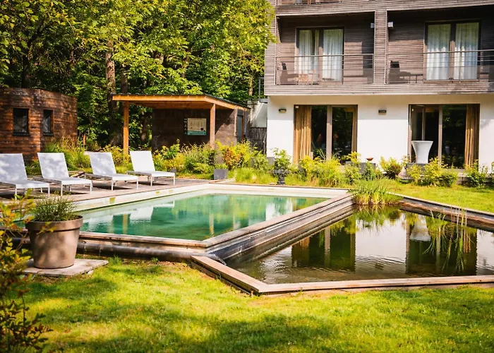 אכסניה Utopia Village - Art & Nature מונס